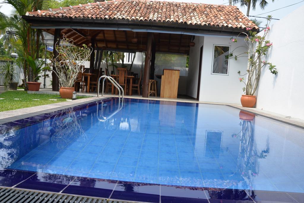 Surf Villa Hikkaduwa Exterior photo