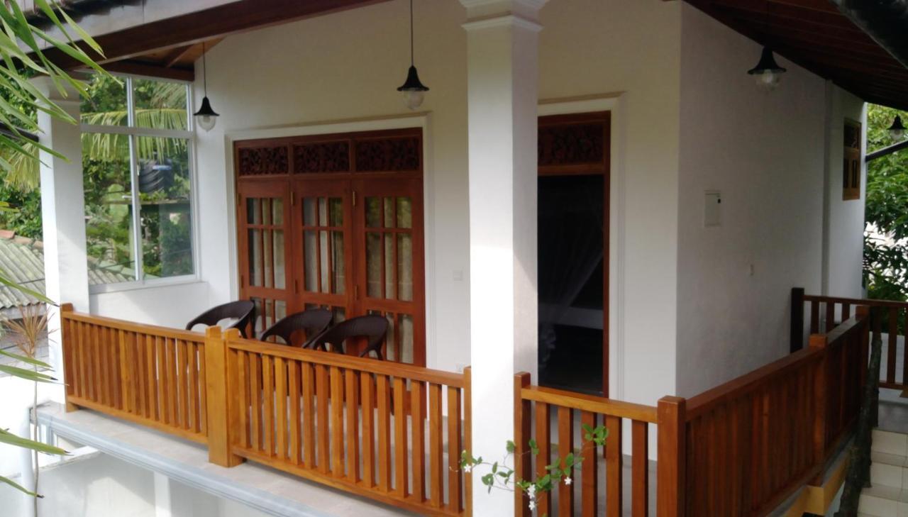 Surf Villa Hikkaduwa Exterior photo