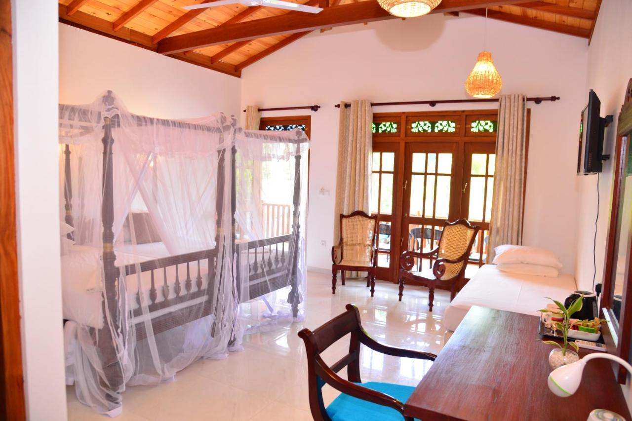 Surf Villa Hikkaduwa Exterior photo
