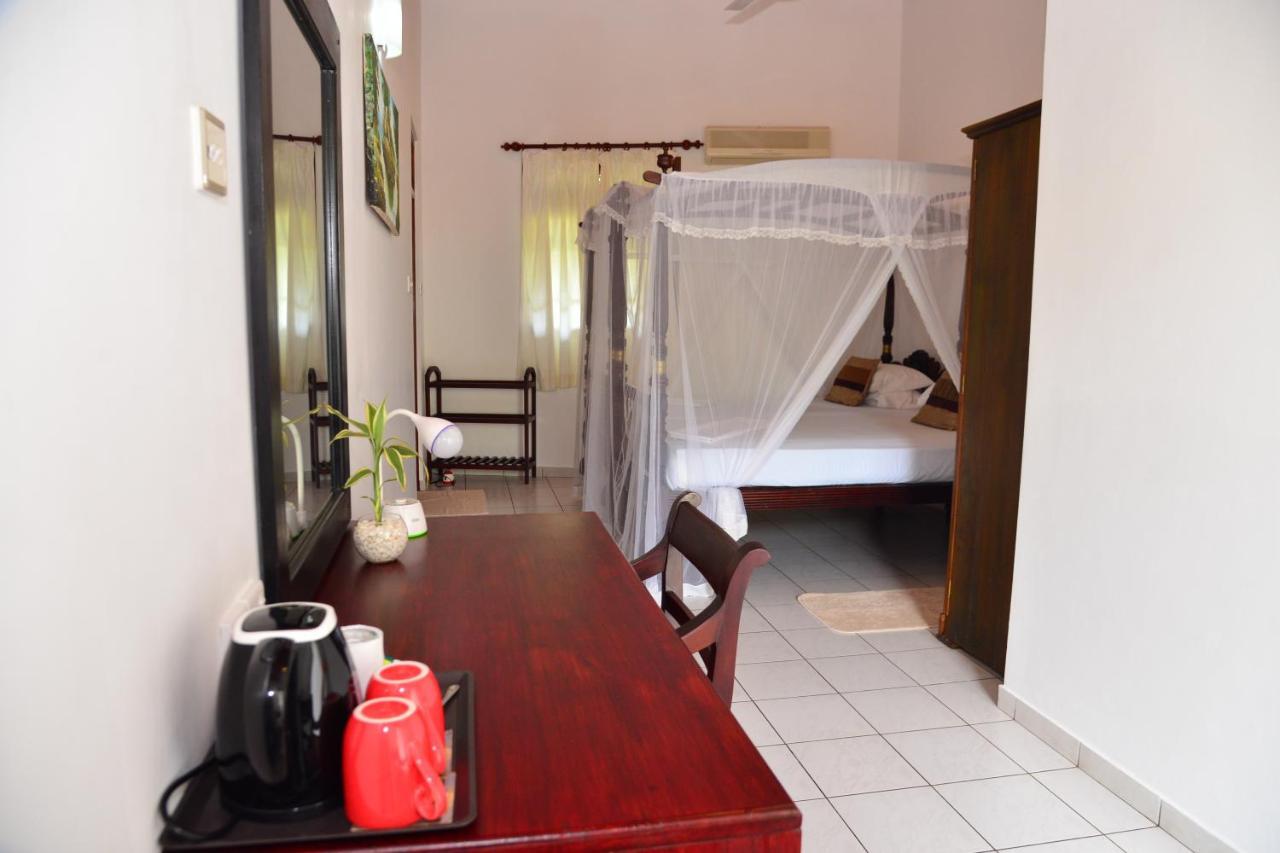Surf Villa Hikkaduwa Exterior photo