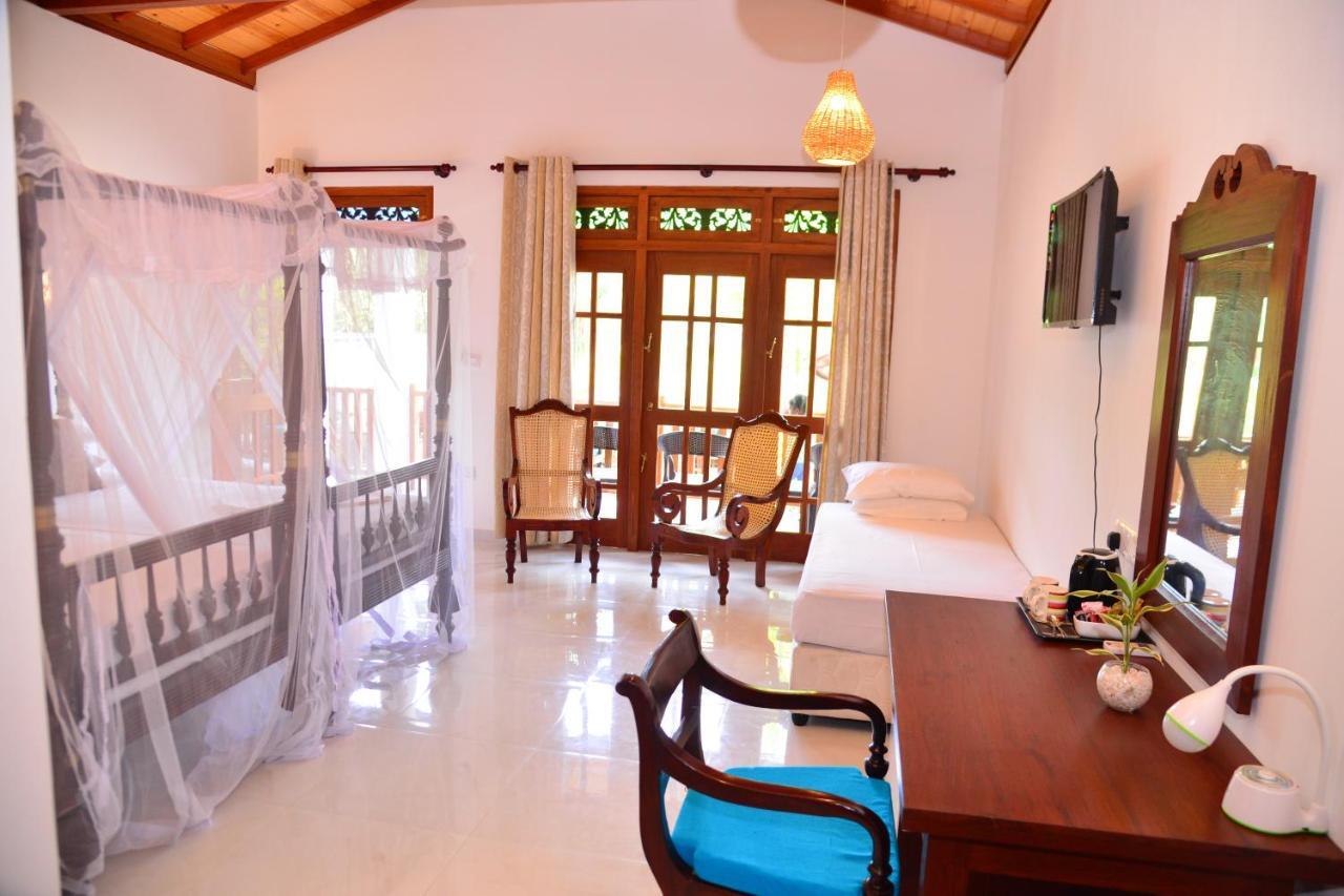 Surf Villa Hikkaduwa Exterior photo
